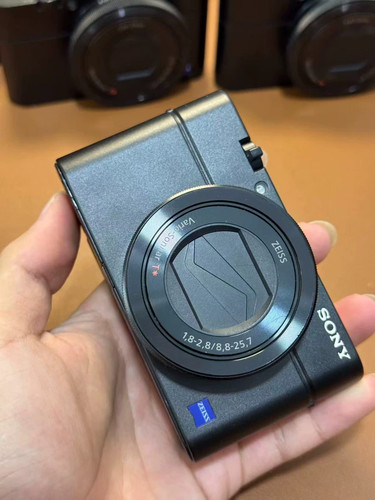 New sony cyber shot - 98%new!sony, cyber-shot