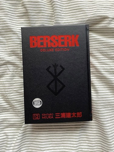 Berserk deluxe hardcover - berserk,