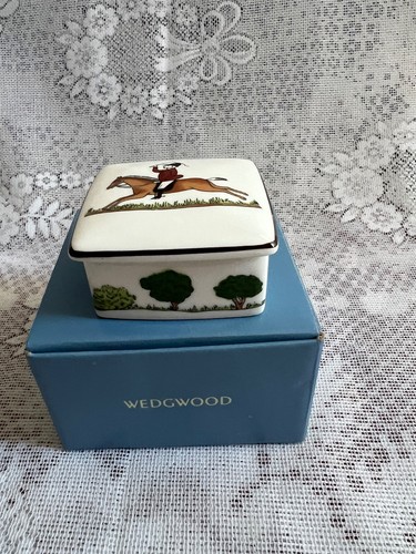 Wedgwood hunting scene robert - hunting,