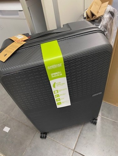 Large black american - american, tourister