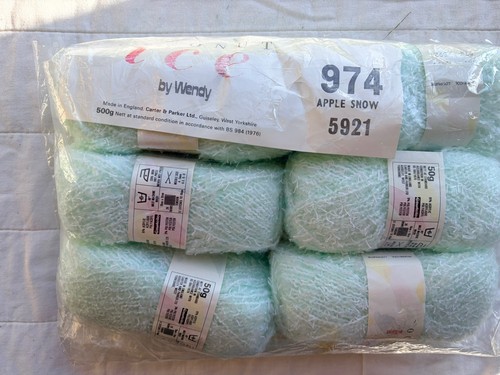 300g wendy coconut ice boucle - coconut,