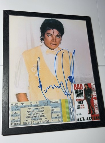 Michael jackson signed photo - michael,