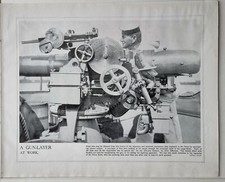 1915 WW1 PRINT & TEXT GUN-LAYER AT WORK NAVY TARGET THROUGH TELESCOPIC SIGHT