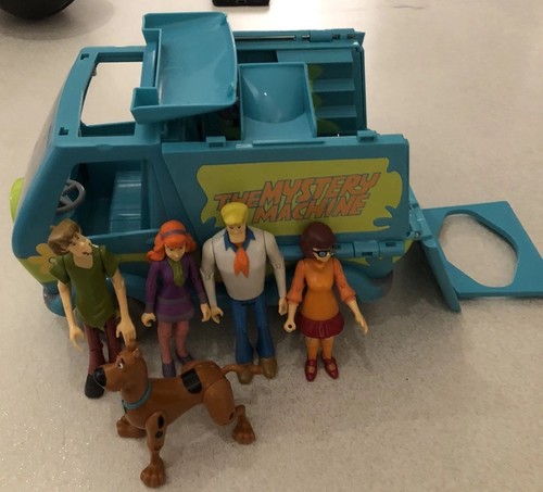 Scooby doo mystery machine and - machine,