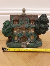 Hawthorns Village Collection