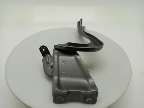Suzuki swift bonnet hinge - bonnet,