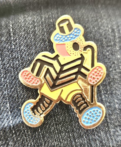 Vintage bertie bassett brooch - bertie,