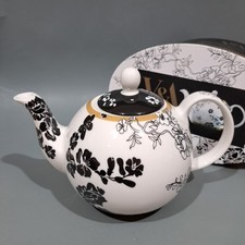 V & A Victoria And Albert