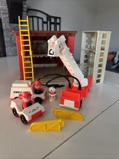 Vintage Fisher Price Play Family Fire Station 928 Little People 1980