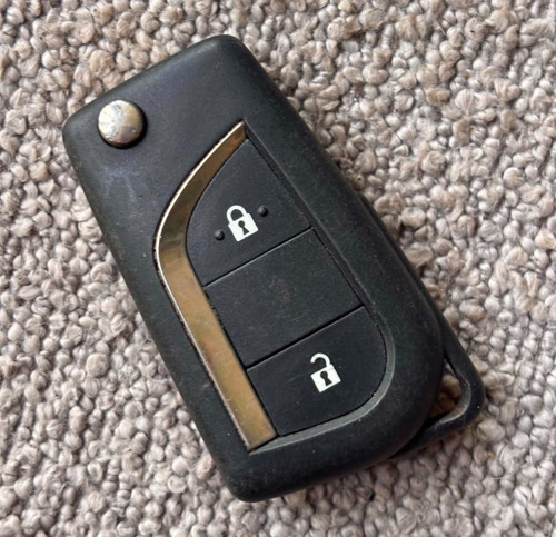 Genuine toyota button remote - toyota,