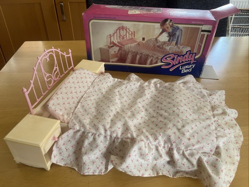 Sindy luxury bed - luxury, 1980s