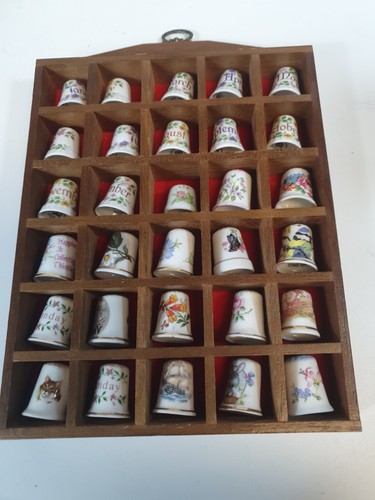 Wooden thimble display case - thimble/display,