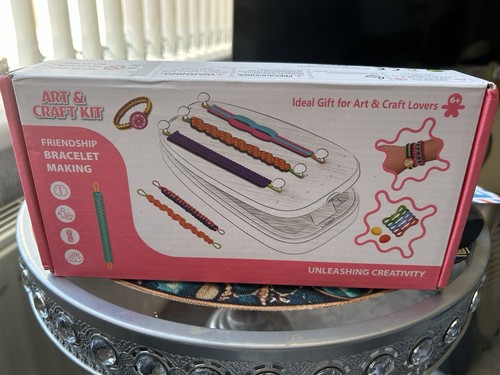 Delux friendship bracelet - delux, e