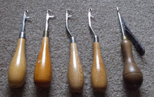 Vintage Readicut Rug Making Tools Including Bodger & 4 Latch Hooks. Wood Handles