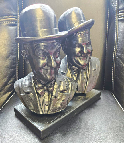 Laurel hardy bust - &,
