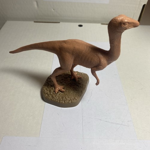 Np320 invicta stenonychosaurus - np320,