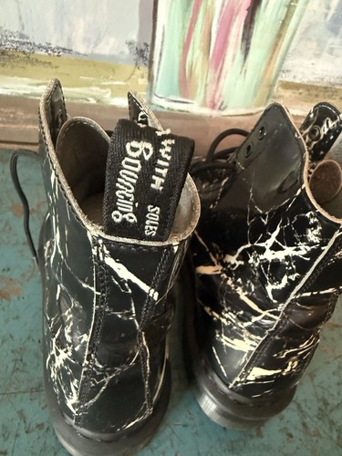 Black and white marbled - and,