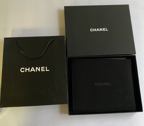 Chanel box empty pendant - chanel,