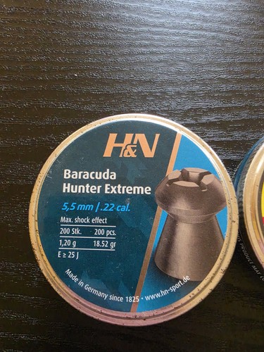 Three tins air - air, gun