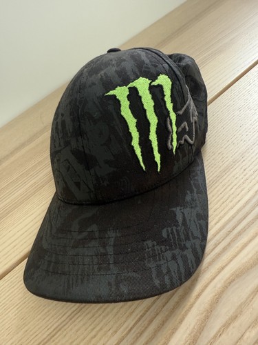 Black fox facing monster - black,