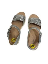 NWOB Dr SCHOLL’s Silver Strap Hook & Loop Sandal Flat Shoes Sz 9 Man made Upper