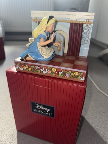 Disney showcase led alice - showcase,