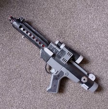 Hasbro Star Wars Stormtrooper E-11 Light-Up Blaster Rifle 1996 Edition Cosplay