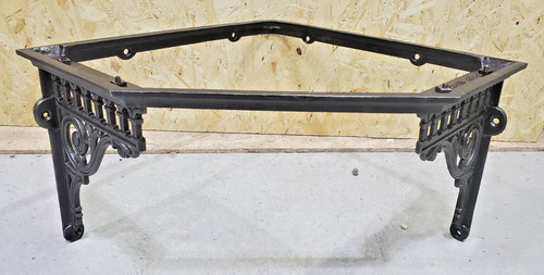 Victorian cast iron corner - cast,