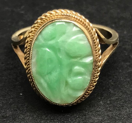 Jade oval ring 9ct - oval, gold