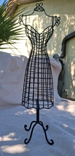 Metal wire dress - 21.5",