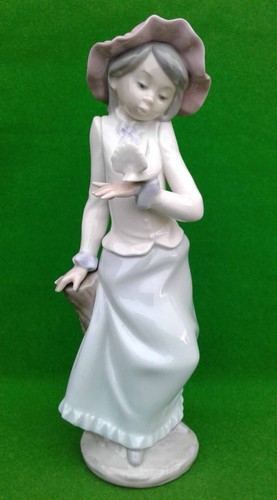 Lladro nao girl - /,