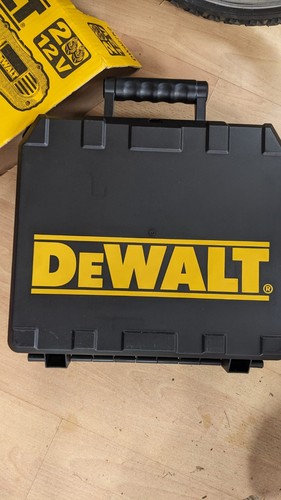 Dewalt 18v drill - drill, case