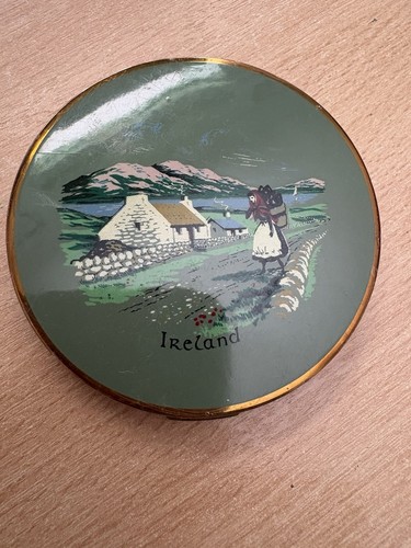 Beautiful vintage powder - vintage,