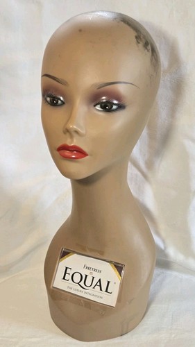 Vtg female mannequin head - female,