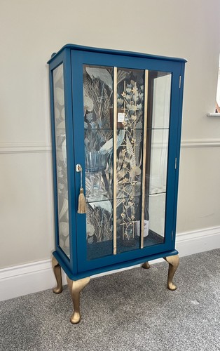 Vintage drinks cabinet display - vintage,