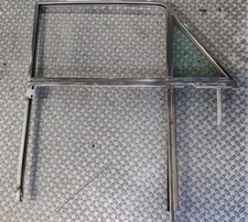 65 to 80 ROLLS ROYCE SILVER SHADOW RIGHT FRONT DOOR 1/4 GLASS AND FRAME