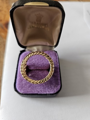 9ct gold full sovereign ring - 9ct,