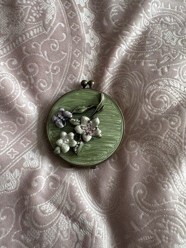 Vintage style floral - style, compact