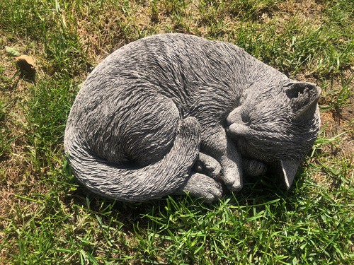 Laying cat garden ornament - laying,