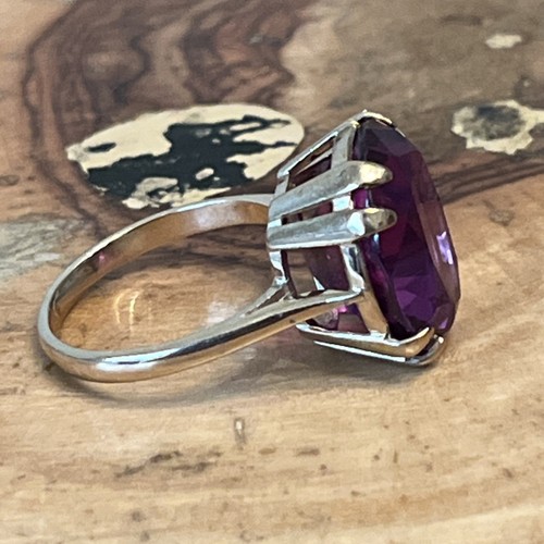 Stunning large amethyst 9ct - large,