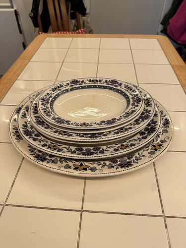Wedgewood serving plates - 6,
