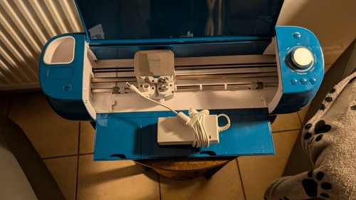 Cricut explore air cutting - cricut,