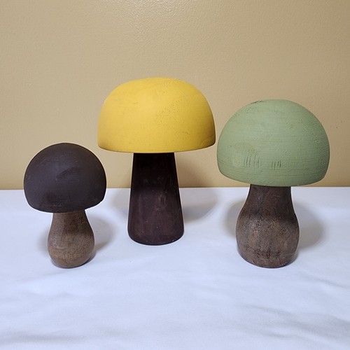 Mixed lot wooden mushrooms - mixed,
