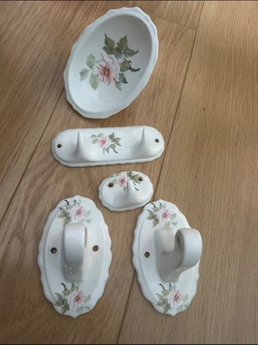 Vintage bathroom accessories - vintage,
