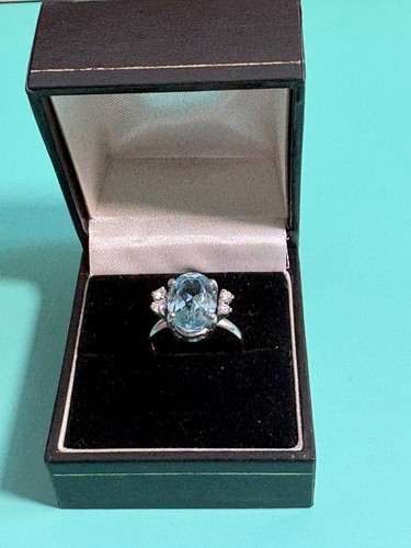 9ct gold aquamarine - an,