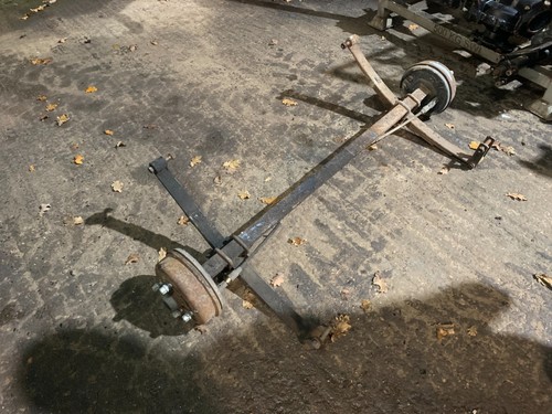Braked trailer axle - , /