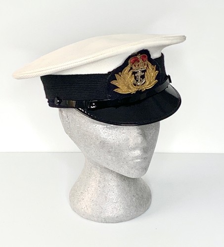Service cap badge royal - cap, badge.