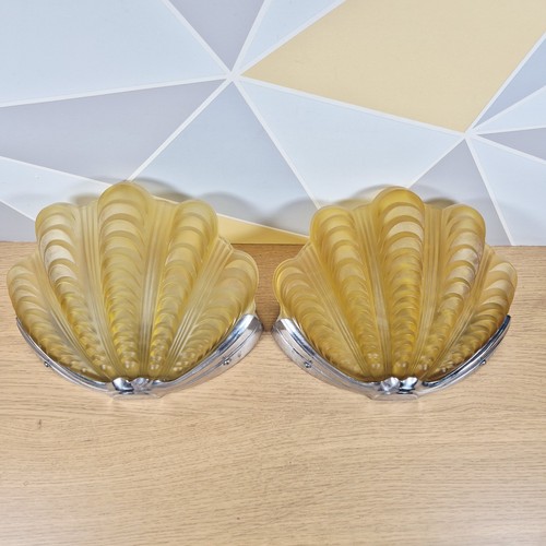 Vintage antique clam shell - vintage/,