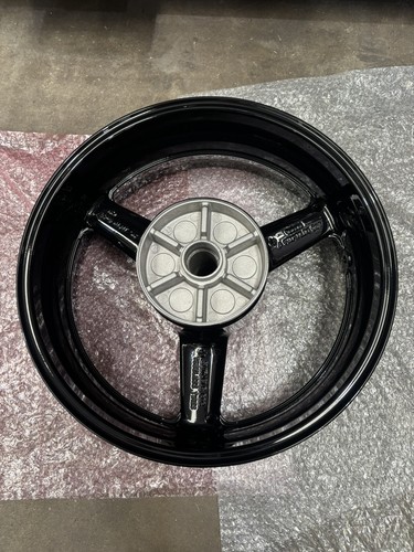 Yamaha yzf 4xv - r1, wheel
