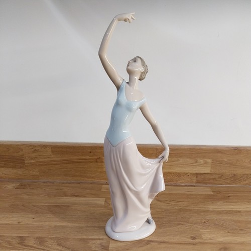 Nao lladro the dance over - nao,